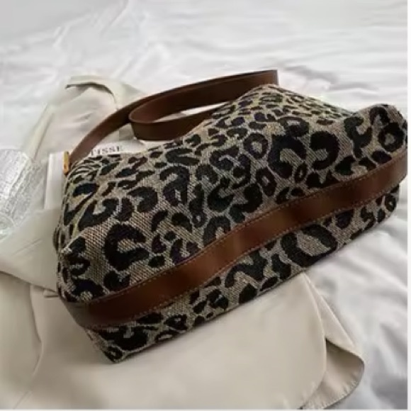 Leopard Canvas Shoulder Bucket Bag - Picture 6 of 15